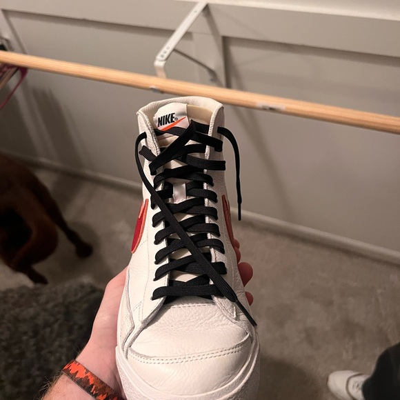 Women’s Nike Blazers Size 8 - Picture 2 of 3